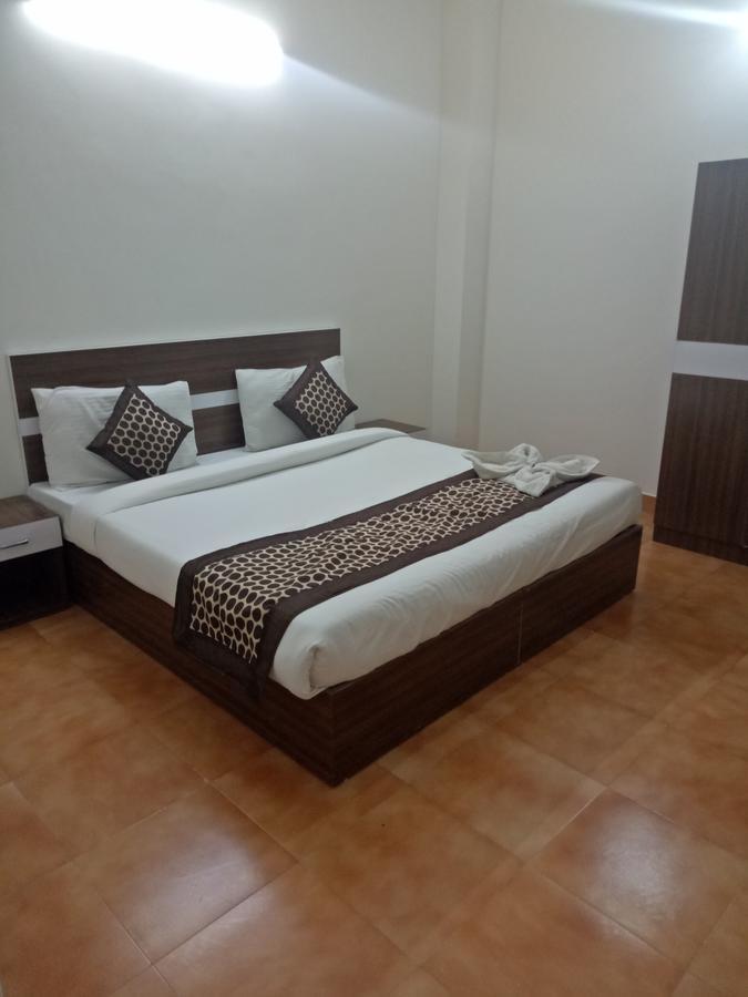 Hotel Nathu Palace New Delhi Bagian luar foto
